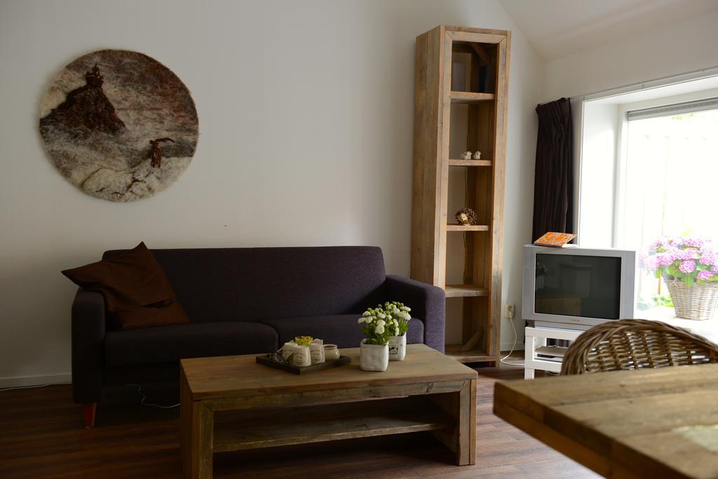 Appartementen Verhuur De Trijehoek Stiens ภายนอก รูปภาพ