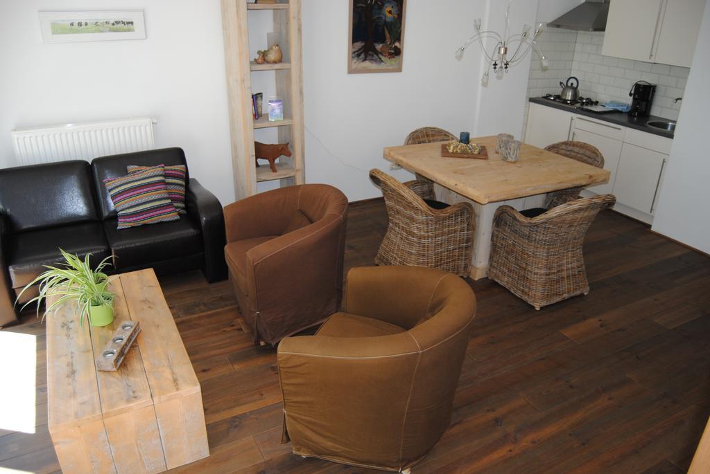 Appartementen Verhuur De Trijehoek Stiens ภายนอก รูปภาพ